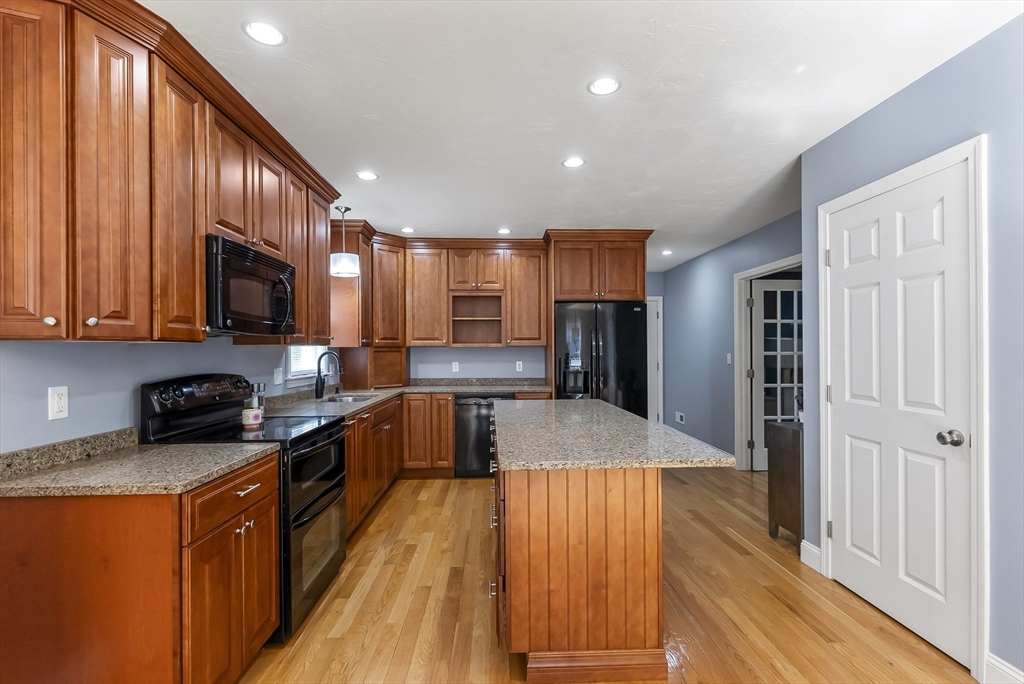 Duxbury, Massachusetts, 02332, United States, 3 Bedrooms Bedrooms, ,3 BathroomsBathrooms,Residential,For Sale,1940919