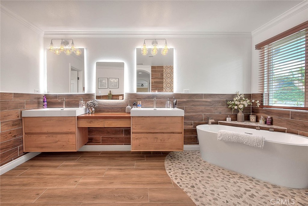 Corona, California, 92881, United States, 6 Bedrooms Bedrooms, ,6 BathroomsBathrooms,Residential,For Sale,1810577