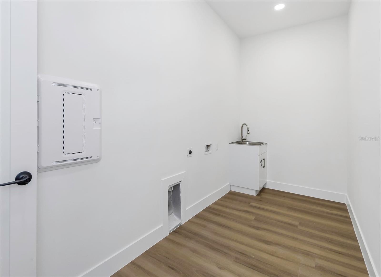 ST PETERSBURG, Florida, 33714, United States, 4 Bedrooms Bedrooms, ,3 BathroomsBathrooms,Residential,For Sale,2022051