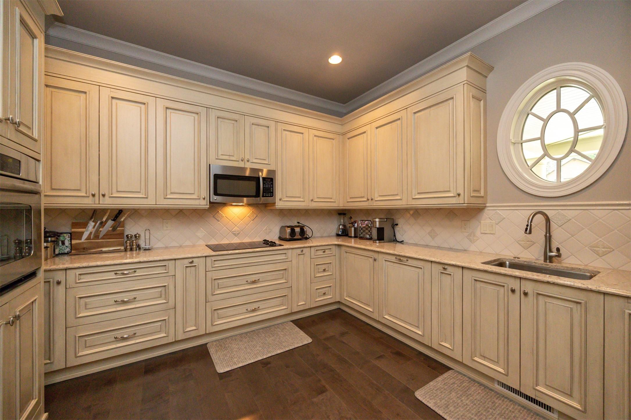 Urbandale, Iowa, 50323, United States, 4 Bedrooms Bedrooms, ,6 BathroomsBathrooms,Residential,For Sale,1980001