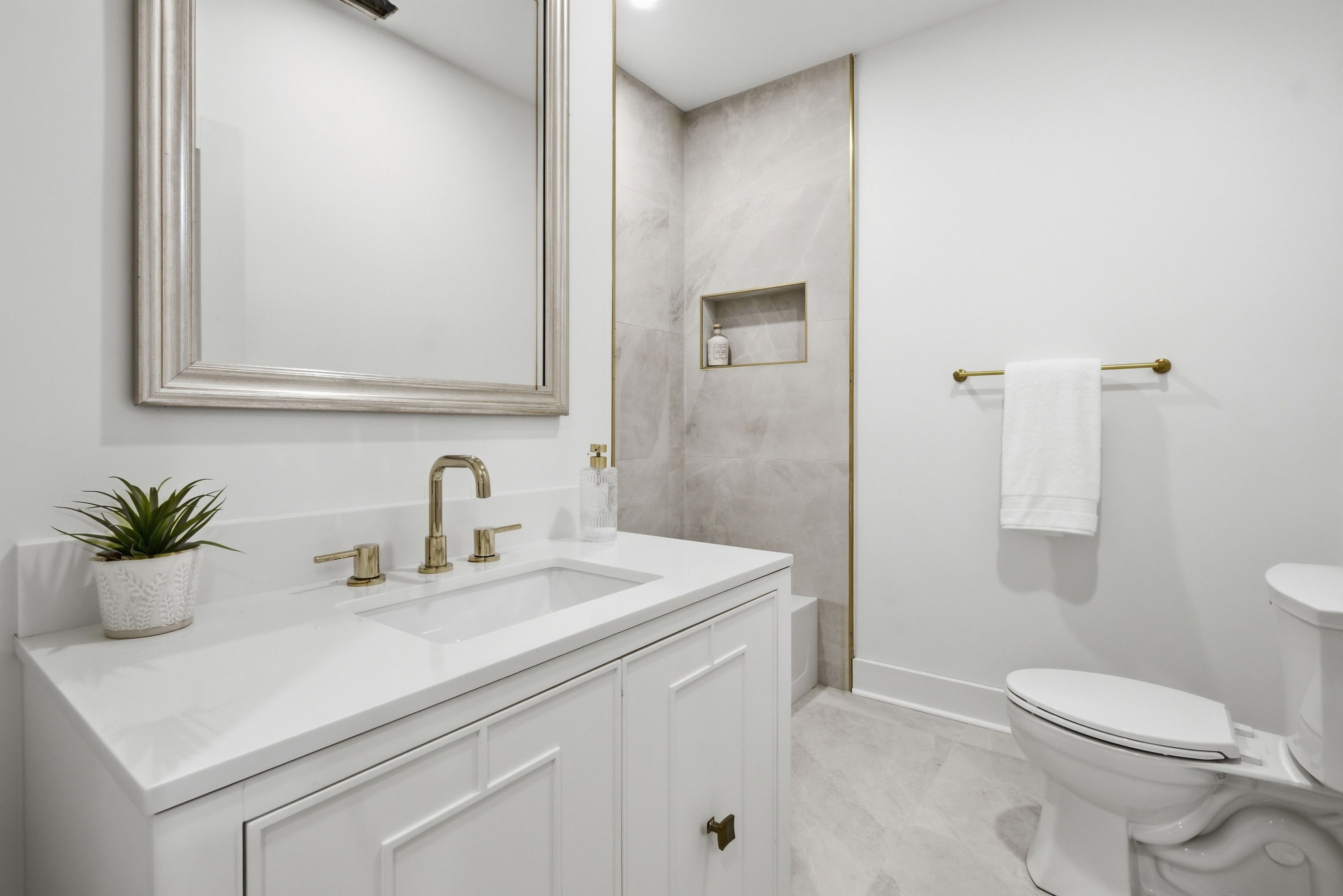  3212 Grand Lakes Drive, Louisville, KY 40299 - 物件實景
