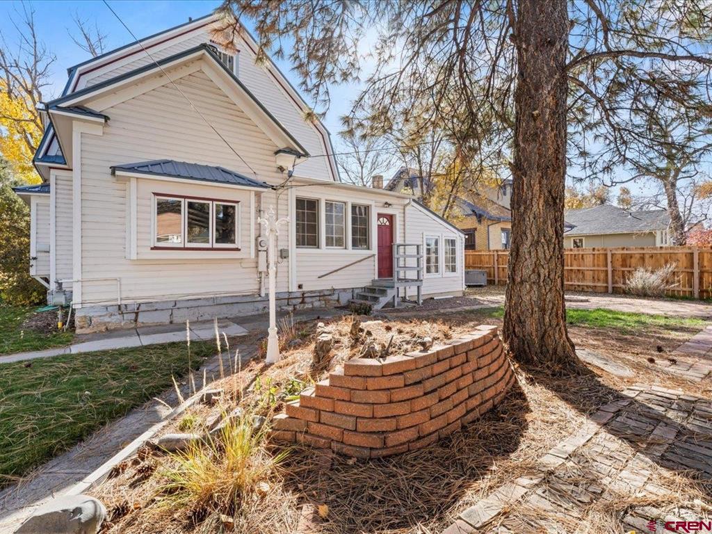 Montrose, Colorado, 81401, United States, 5 Bedrooms Bedrooms, ,1 BathroomBathrooms,Residential,For Sale,1994481