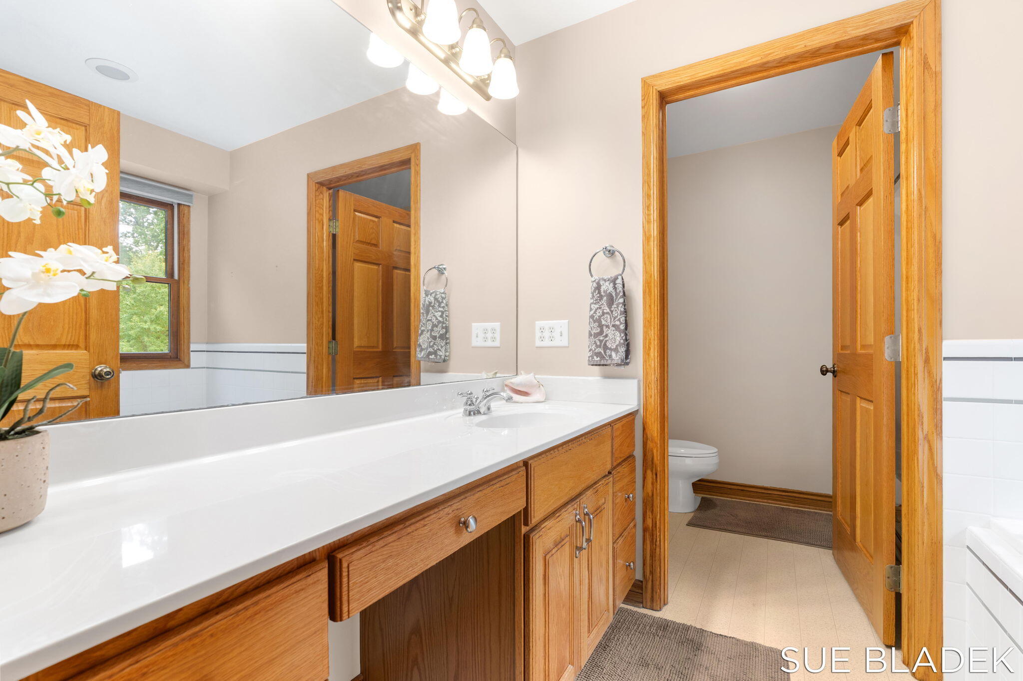 Fennville, Michigan, 49408, United States, 4 Bedrooms Bedrooms, ,4 BathroomsBathrooms,Residential,For Sale,1966449