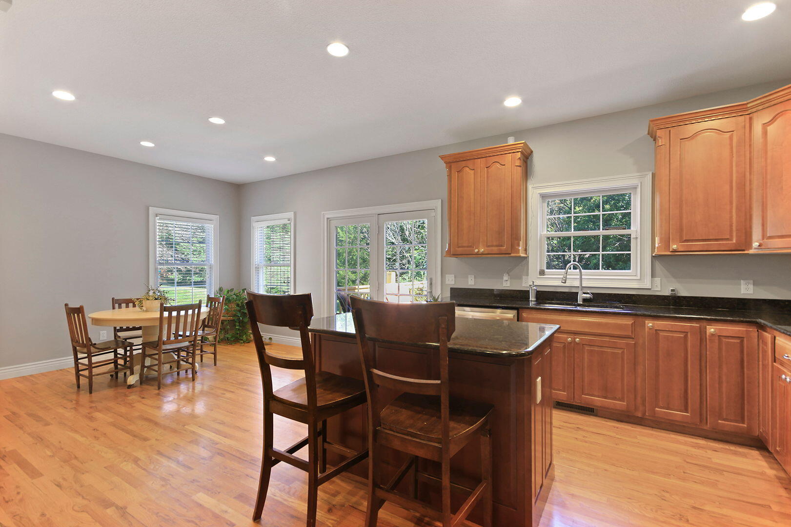 COLUMBIA, Missouri, 65203, United States, 5 Bedrooms Bedrooms, ,4 BathroomsBathrooms,Residential,For Sale,1983136