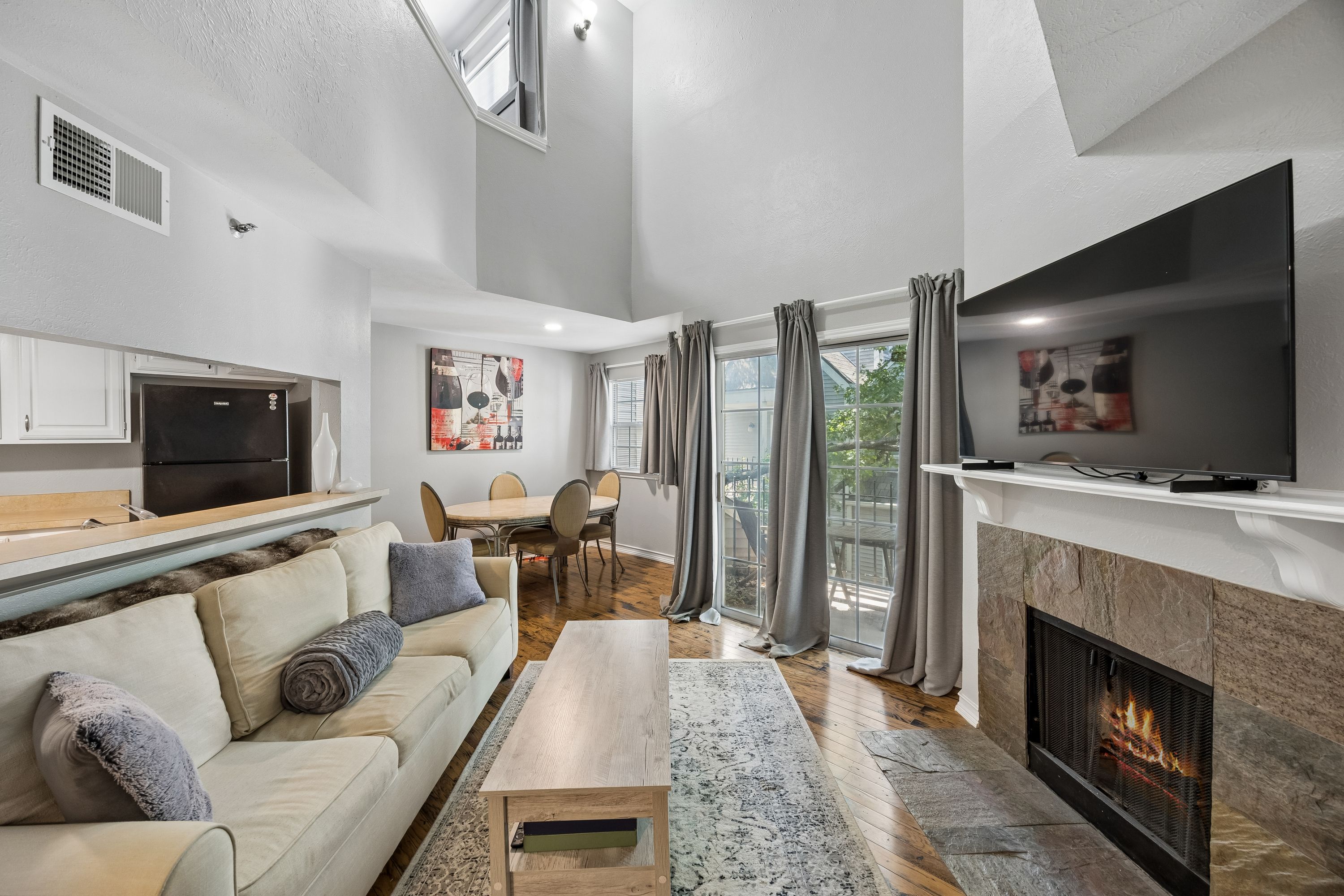  Two-story Bryan Place loft with quick access to Downtown Dallas. - 物件實景