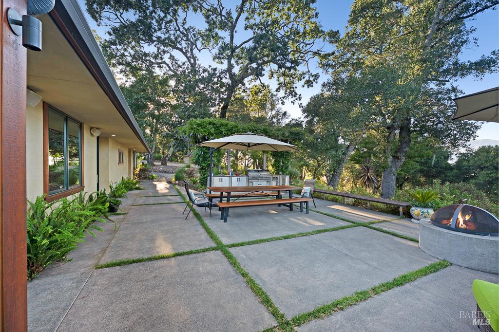 Healdsburg, California, 95448, United States, 3 Bedrooms Bedrooms, ,4 BathroomsBathrooms,Residential,For Sale,1866142