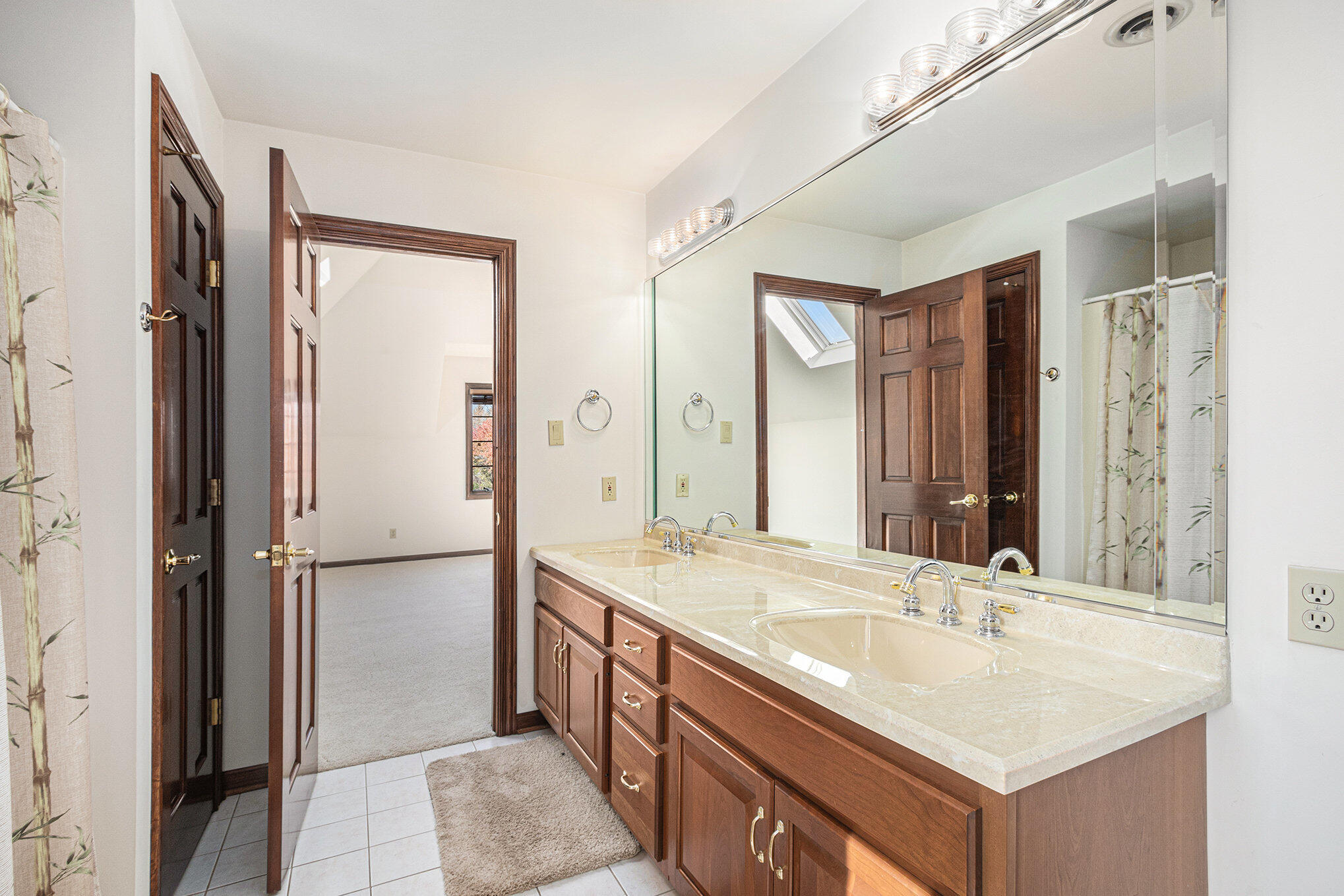 Dyer, Indiana, 46311, United States, 5 Bedrooms Bedrooms, ,5 BathroomsBathrooms,Residential,For Sale,2001175