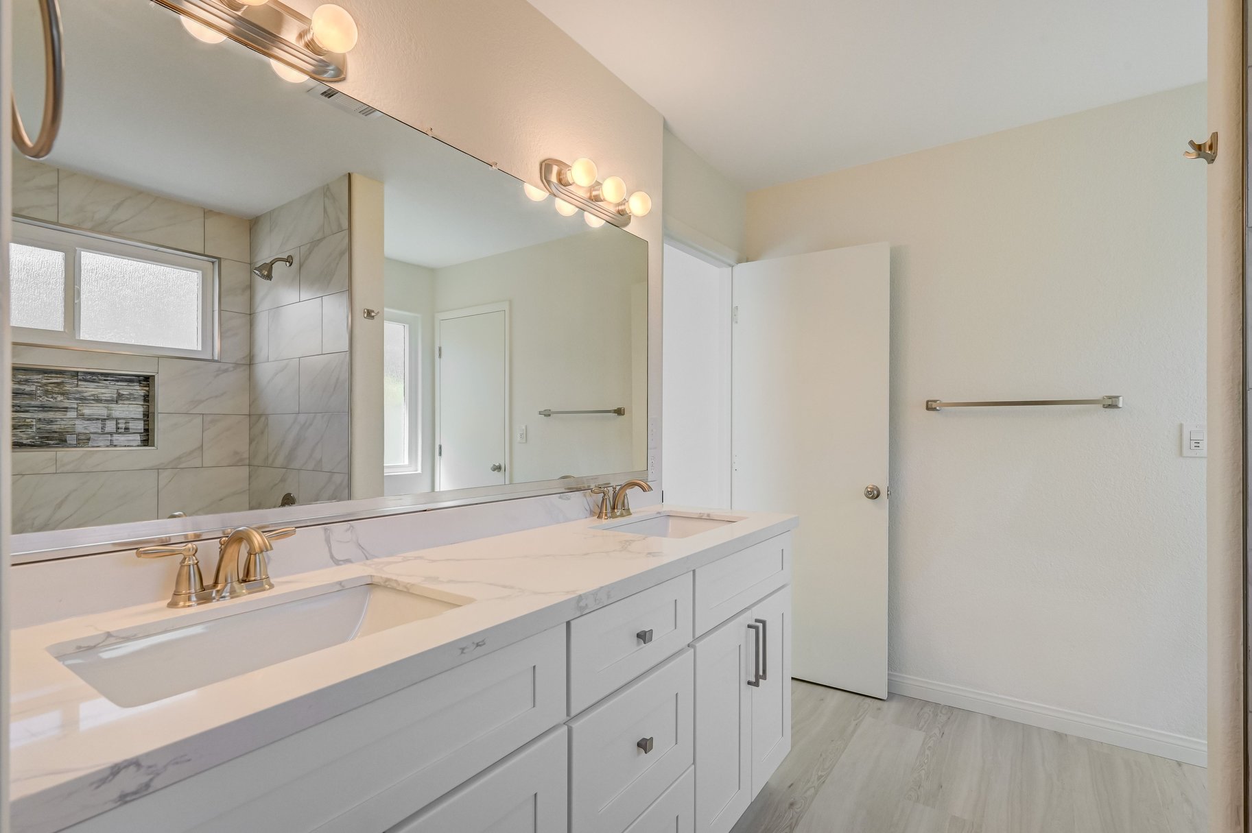  Newly Updated 3 Bed 2 Bath - 物件實景