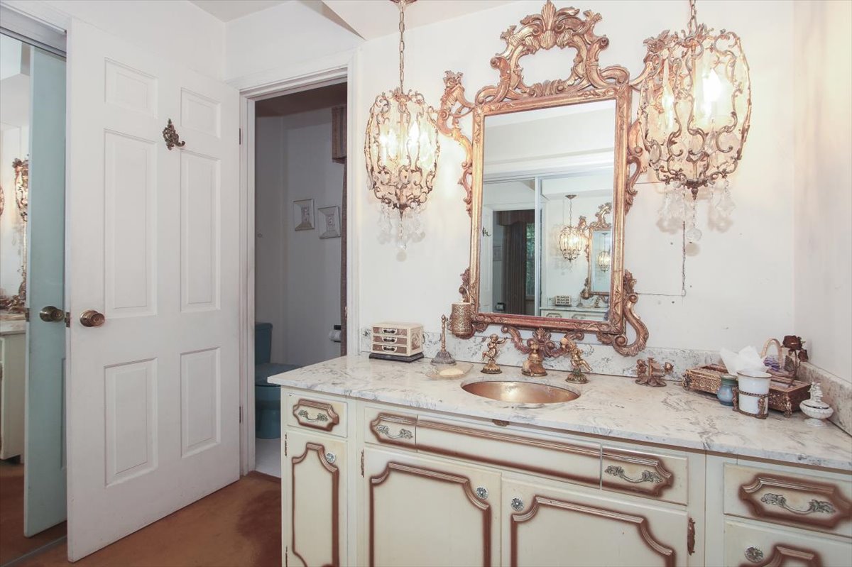 Lincolnshire, Illinois, 60069, United States, 4 Bedrooms Bedrooms, ,3 BathroomsBathrooms,Residential,For Sale,1975181