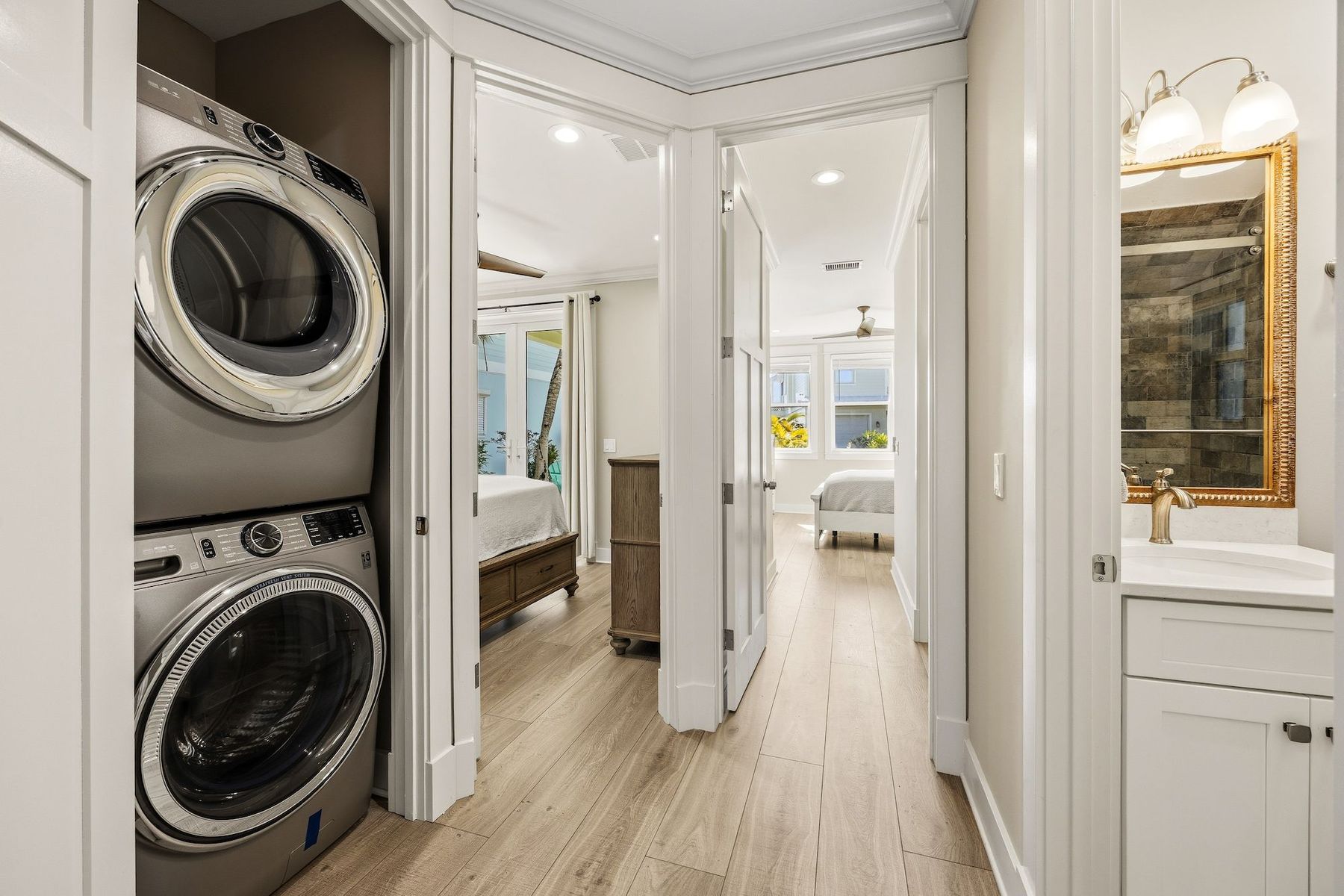  Modern Waterfront Home with Private Dock - 物件實景