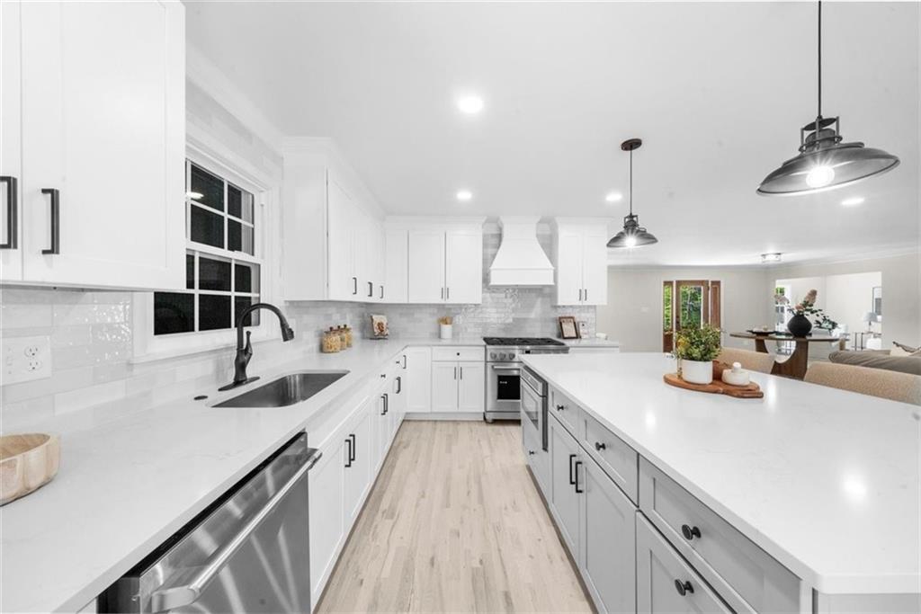 Atlanta, Georgia, 30328, United States, 4 Bedrooms Bedrooms, ,4 BathroomsBathrooms,Residential,For Sale,1917074