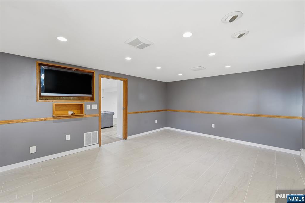 Twp of Washington, New Jersey, 07676, United States, 5 Bedrooms Bedrooms, ,3 BathroomsBathrooms,Residential,For Sale,1989508