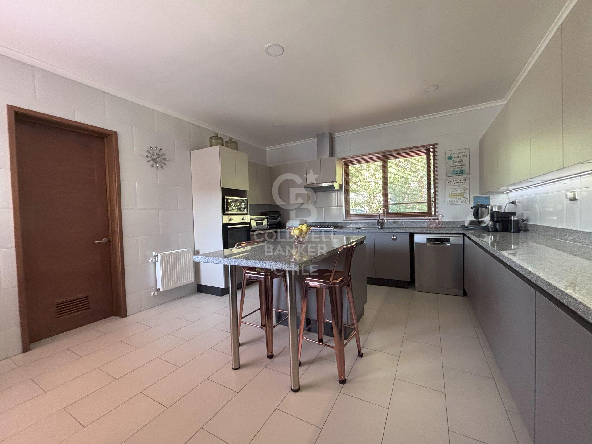 Colina, Chile, 4 Bedrooms Bedrooms, ,6 BathroomsBathrooms,Residential,For Sale,1776759