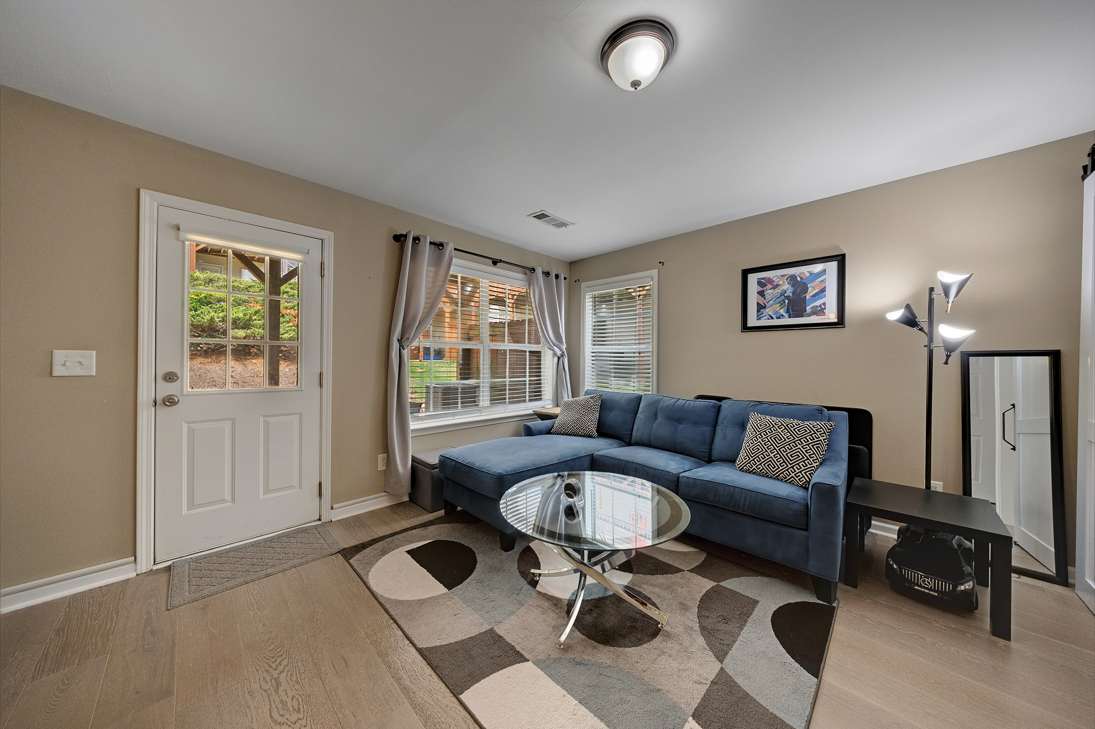  Beautiful Townhome Designed with Style and Functionality - 物件實景
