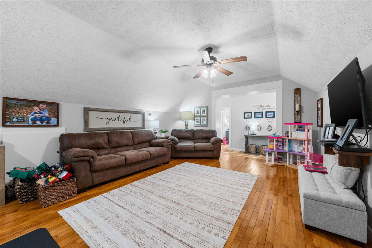 Franklin, Kentucky, 42134, United States, 5 Bedrooms Bedrooms, ,3 BathroomsBathrooms,Residential,For Sale,1903592