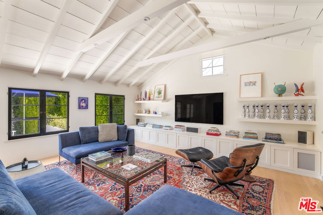 West Hollywood, California, 90048, United States, 3 Bedrooms Bedrooms, ,1 BathroomBathrooms,Residential,For Sale,1828298