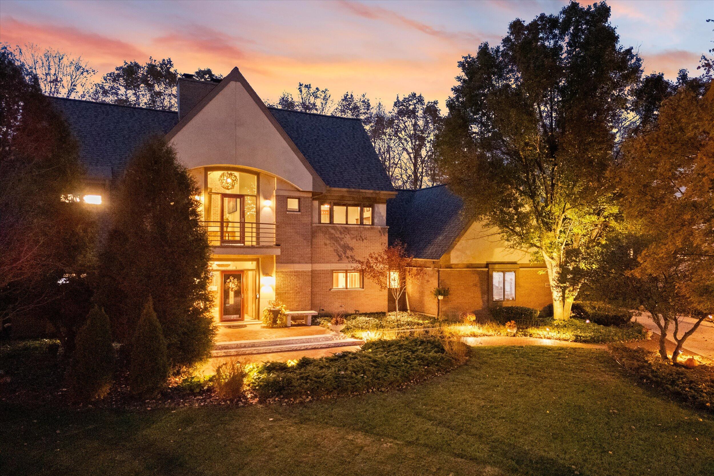 Grafton, Wisconsin, 53024, United States, 4 Bedrooms Bedrooms, ,6 BathroomsBathrooms,Residential,For Sale,1989565