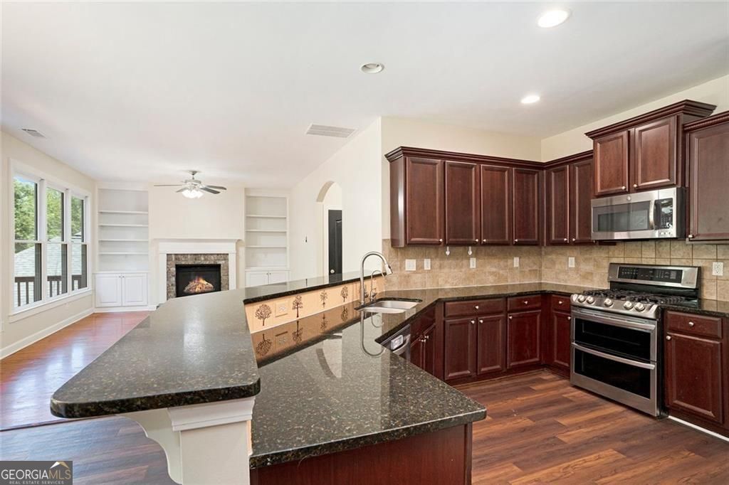 Decatur, Georgia, 30032, United States, 4 Bedrooms Bedrooms, ,4 BathroomsBathrooms,Residential,For Sale,1926927