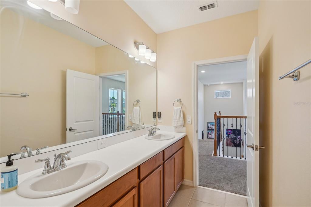 Apopka, Florida, 32703, United States, 5 Bedrooms Bedrooms, ,5 BathroomsBathrooms,Residential,For Sale,1837631