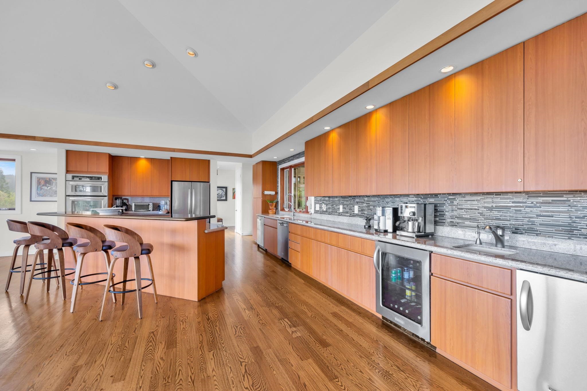 Wailuku, Hawaii, 96793, United States, 4 Bedrooms Bedrooms, ,6 BathroomsBathrooms,Residential,For Sale,1998194