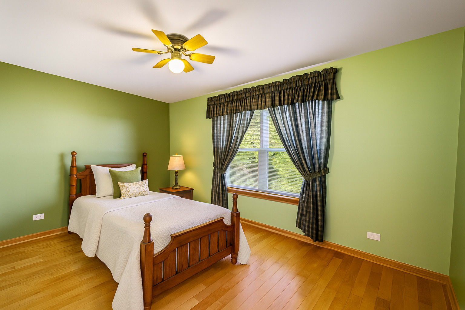 West Chicago, Illinois, 60185, United States, 4 Bedrooms Bedrooms, ,4 BathroomsBathrooms,Residential,For Sale,1990752