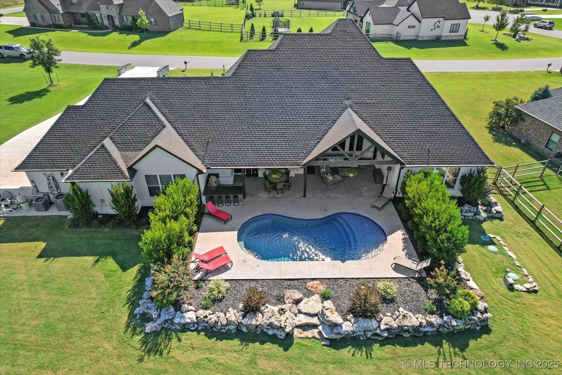 Owasso, Oklahoma, 74055, United States, 3 Bedrooms Bedrooms, ,4 BathroomsBathrooms,Residential,For Sale,1986225