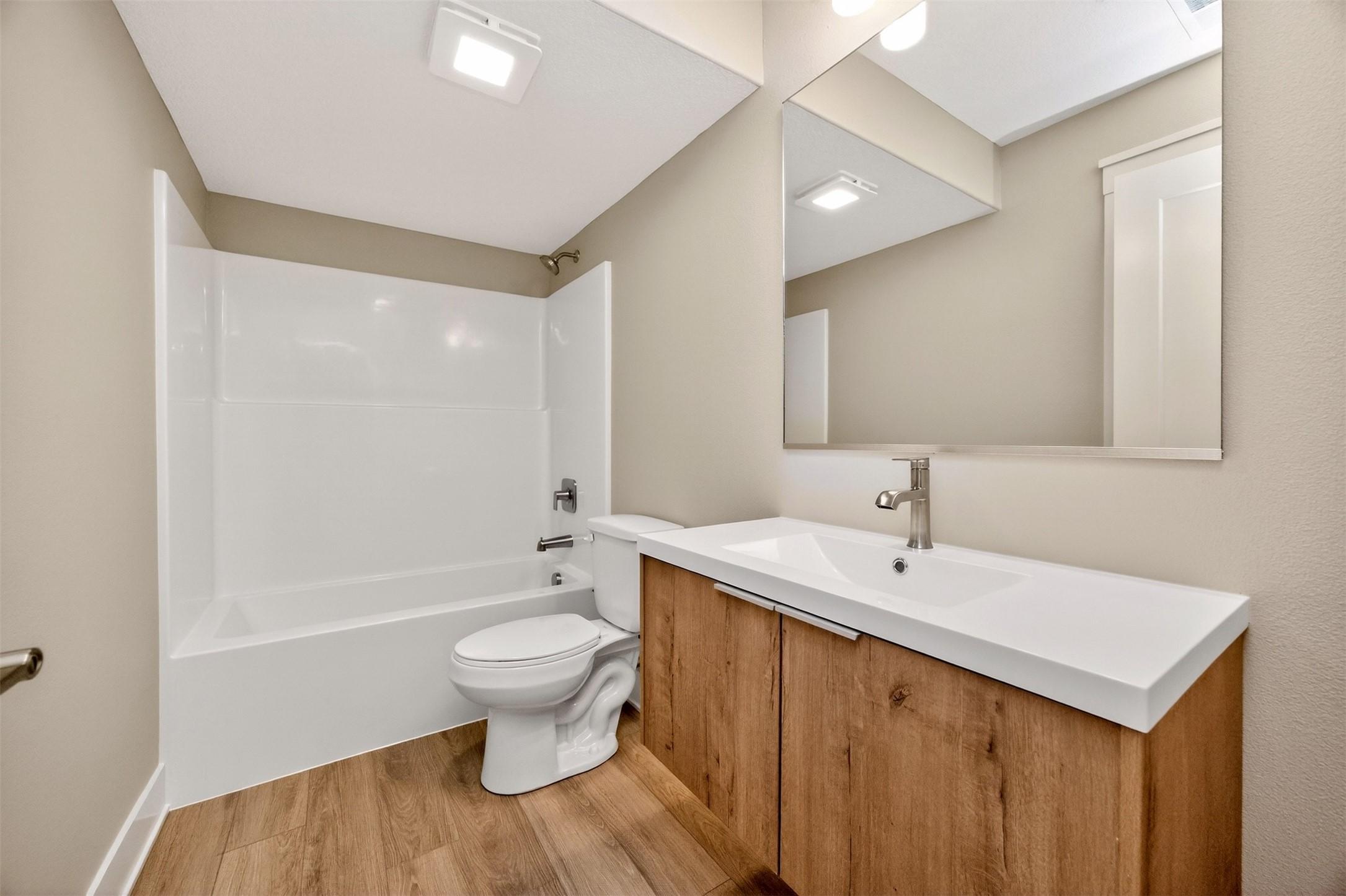 Huxley, Iowa, 50124, United States, 5 Bedrooms Bedrooms, ,3 BathroomsBathrooms,Residential,For Sale,2010436