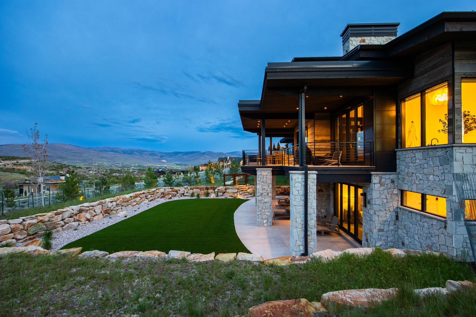  New Mountain Contemporary Home on Rare Double Lot with Timp Views - 物件實景