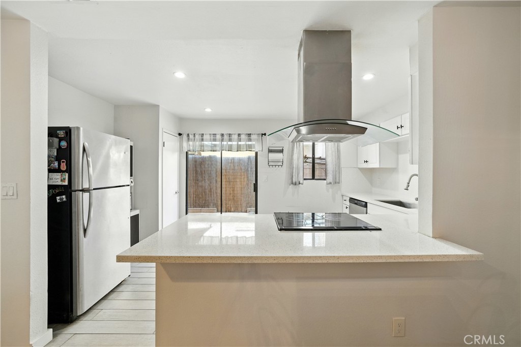 Van Nuys, California, 91405, United States, 3 Bedrooms Bedrooms, ,2 BathroomsBathrooms,Residential,For Sale,1927818