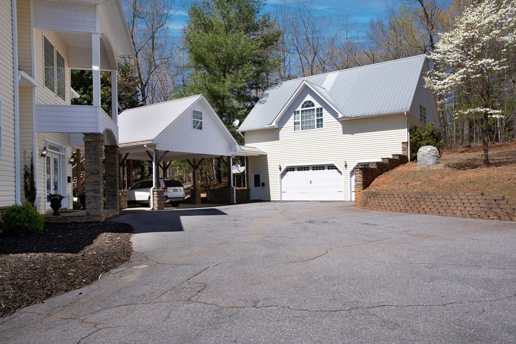Hayesville, North Carolina, 28904, United States, 4 Bedrooms Bedrooms, ,4 BathroomsBathrooms,Residential,For Sale,1758392