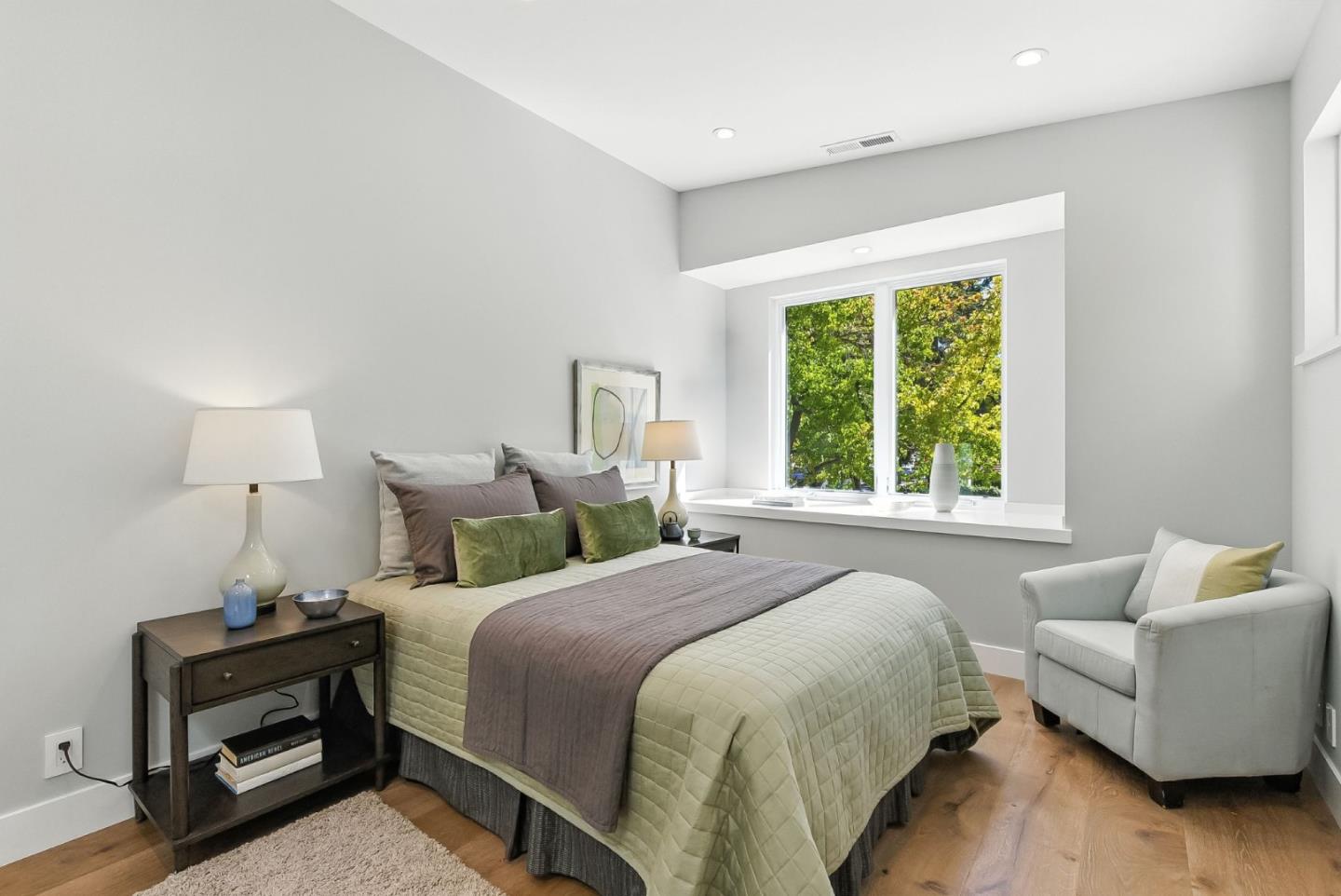 Palo Alto, California, 94303, United States, 4 Bedrooms Bedrooms, ,5 BathroomsBathrooms,Residential,For Sale,1906712