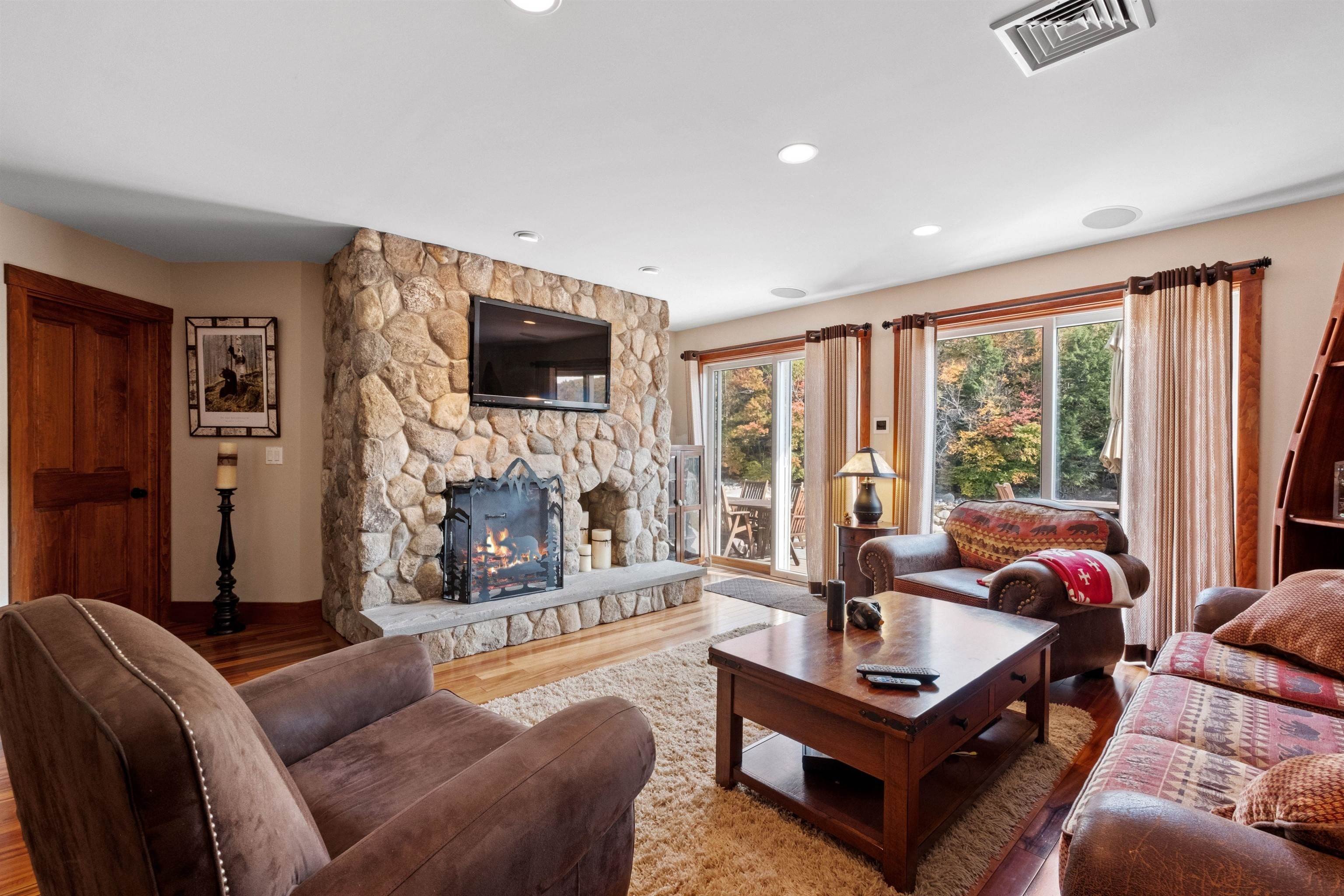 Lincoln, New Hampshire, 03251, United States, 4 Bedrooms Bedrooms, ,1 BathroomBathrooms,Residential,For Sale,1976224