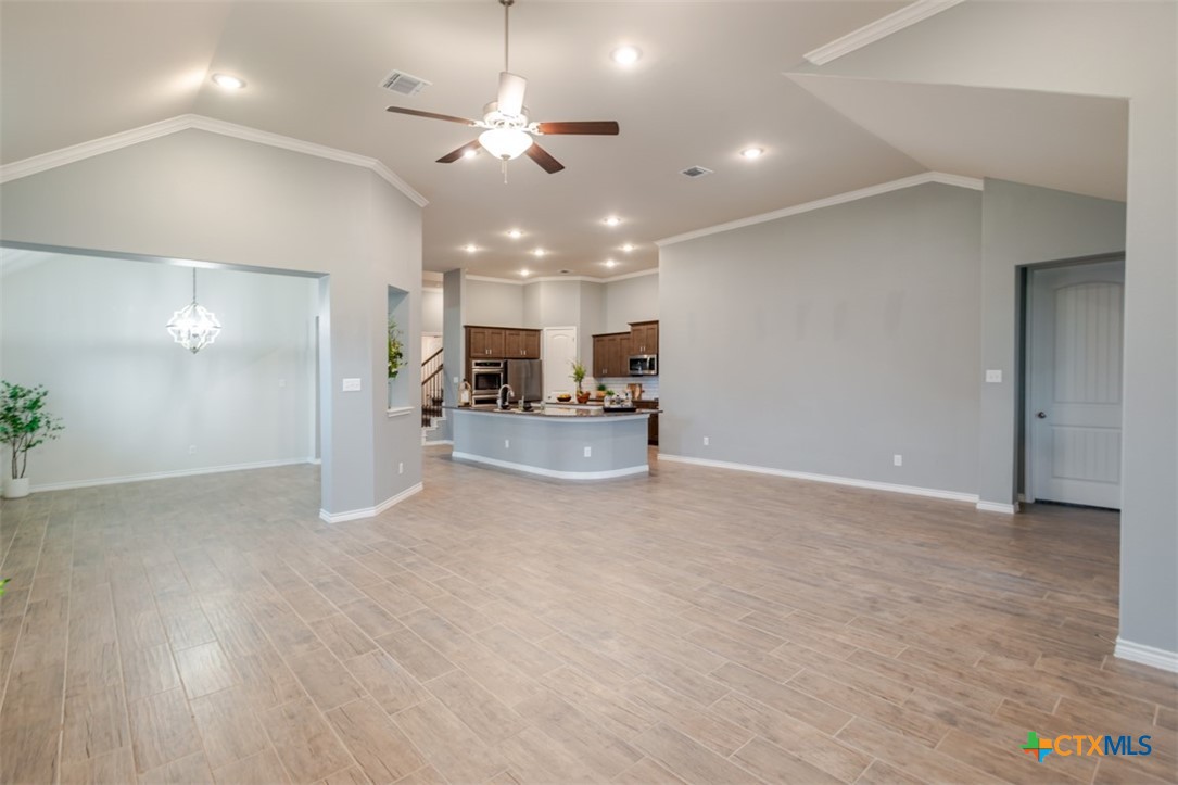 Killeen, Texas, 76542, United States, 5 Bedrooms Bedrooms, ,4 BathroomsBathrooms,Residential,For Sale,1988251