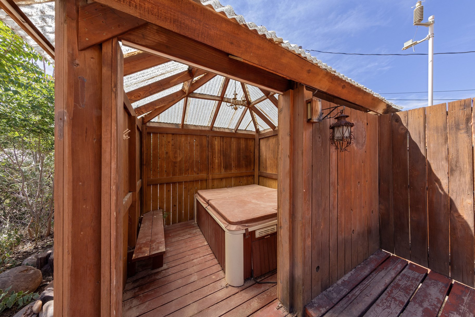  Fixer-Upper Opportunity - Priced to Sell - 物件實景