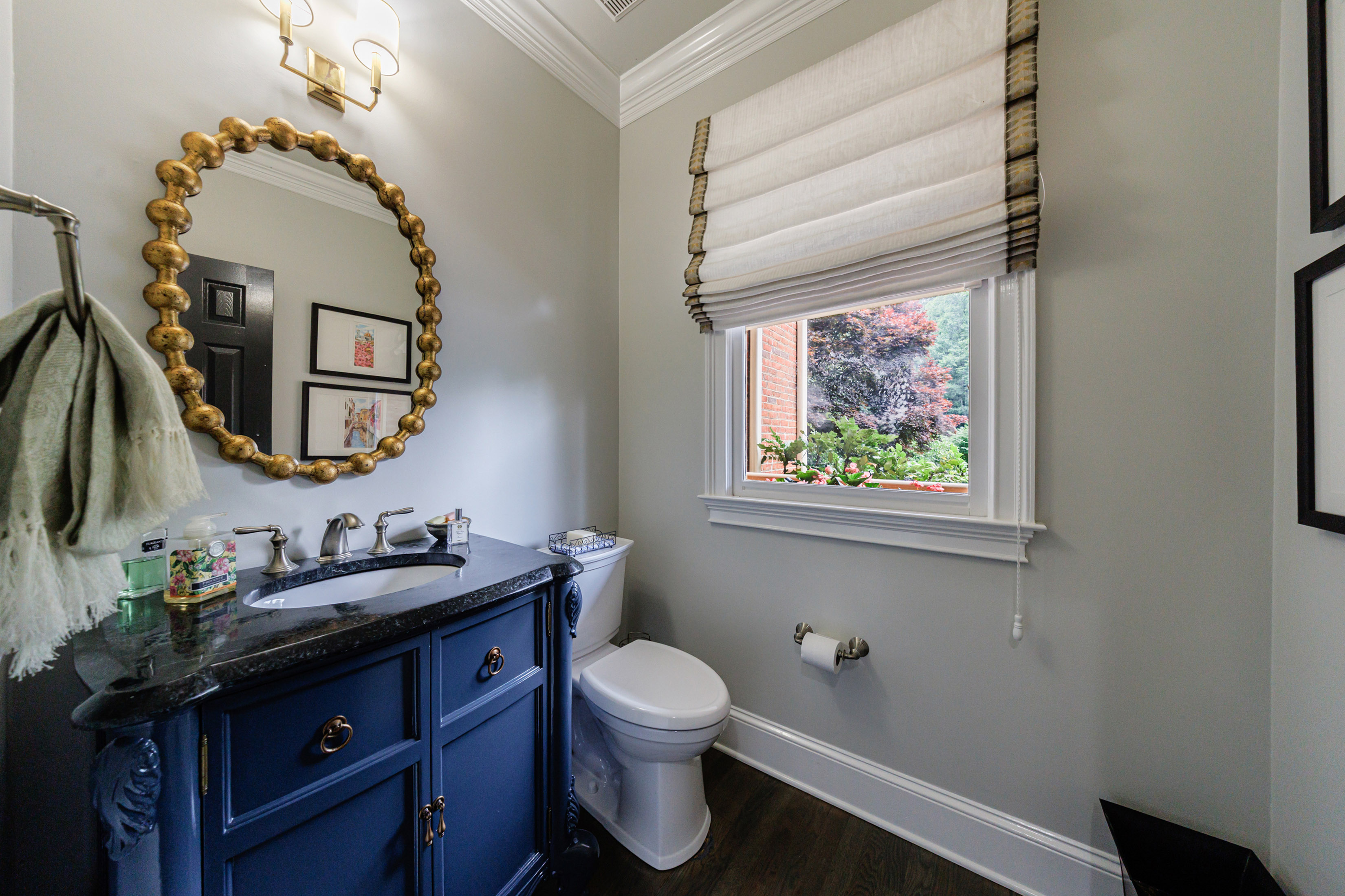 Elegantly Renovated Townhome in Gated Community - 物件實景