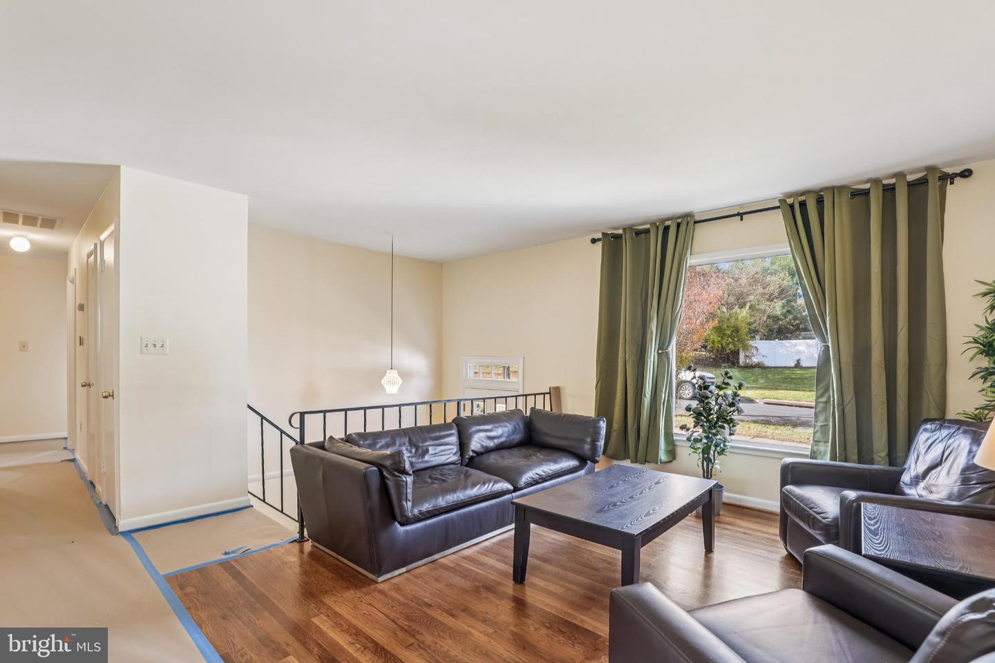 Rockville, Maryland, 20851, United States, 4 Bedrooms Bedrooms, ,2 BathroomsBathrooms,Residential,For Sale,1987492