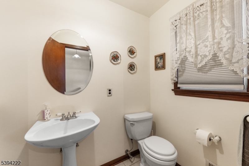 Readington Twp., New Jersey, 08889, United States, 4 Bedrooms Bedrooms, ,3 BathroomsBathrooms,Residential,For Sale,1989710