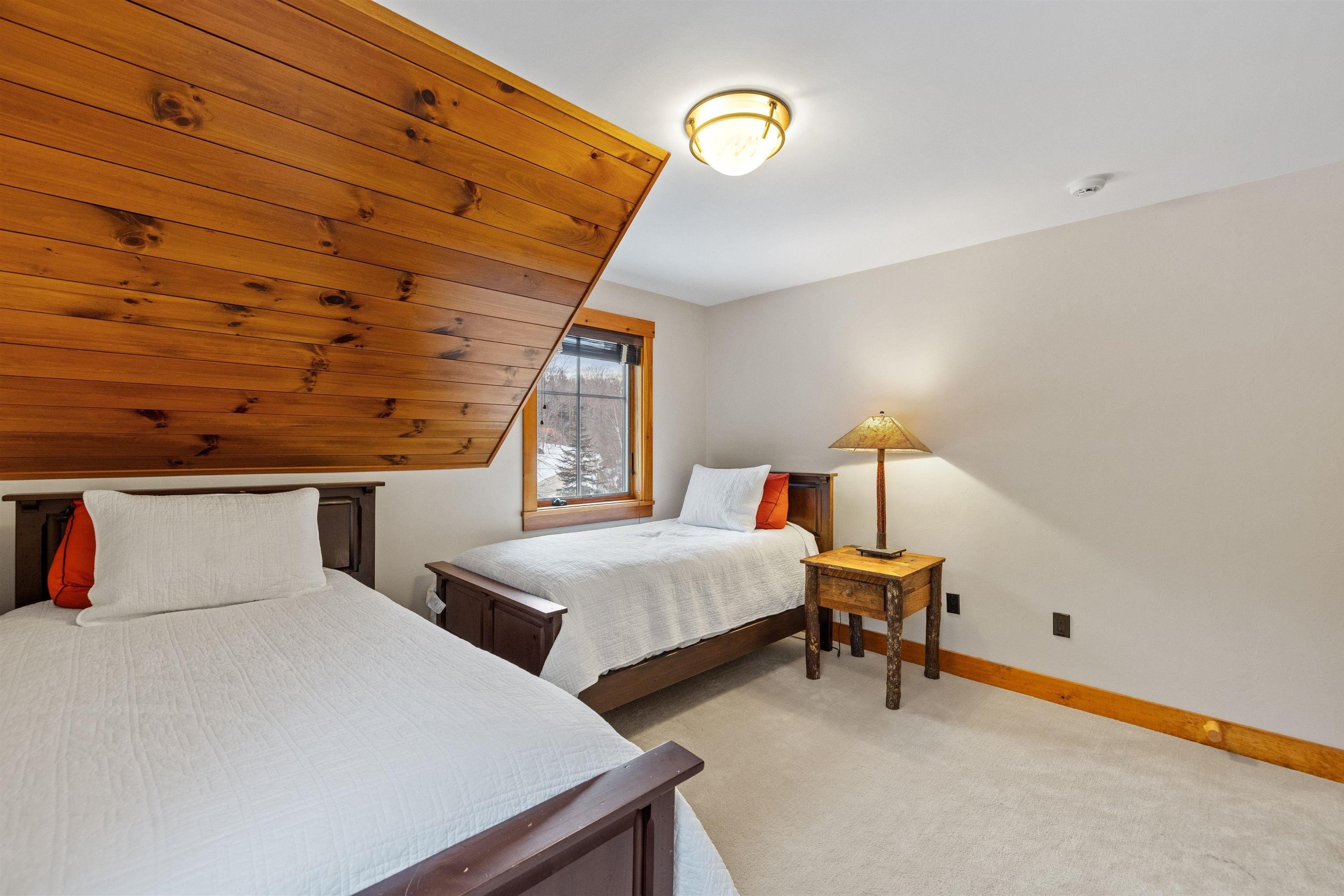 Lincoln, New Hampshire, 03251, United States, 7 Bedrooms Bedrooms, ,4 BathroomsBathrooms,Residential,For Sale,1983511