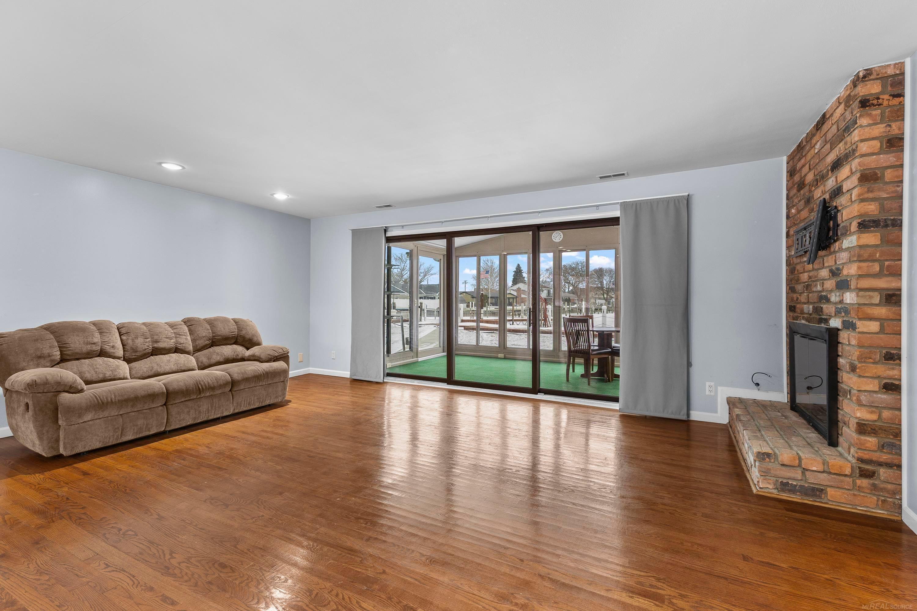 Harrison Twp, Michigan, 48045, United States, 3 Bedrooms Bedrooms, ,2 BathroomsBathrooms,Residential,For Sale,2005468