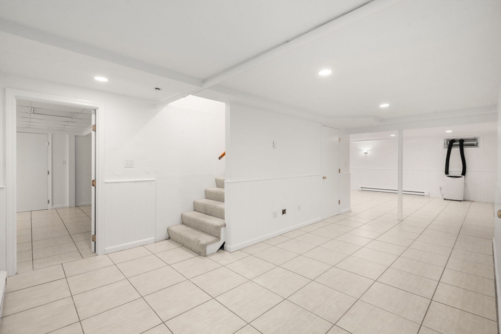 Walpole, Massachusetts, 02081, United States, 4 Bedrooms Bedrooms, ,4 BathroomsBathrooms,Residential,For Sale,1987866