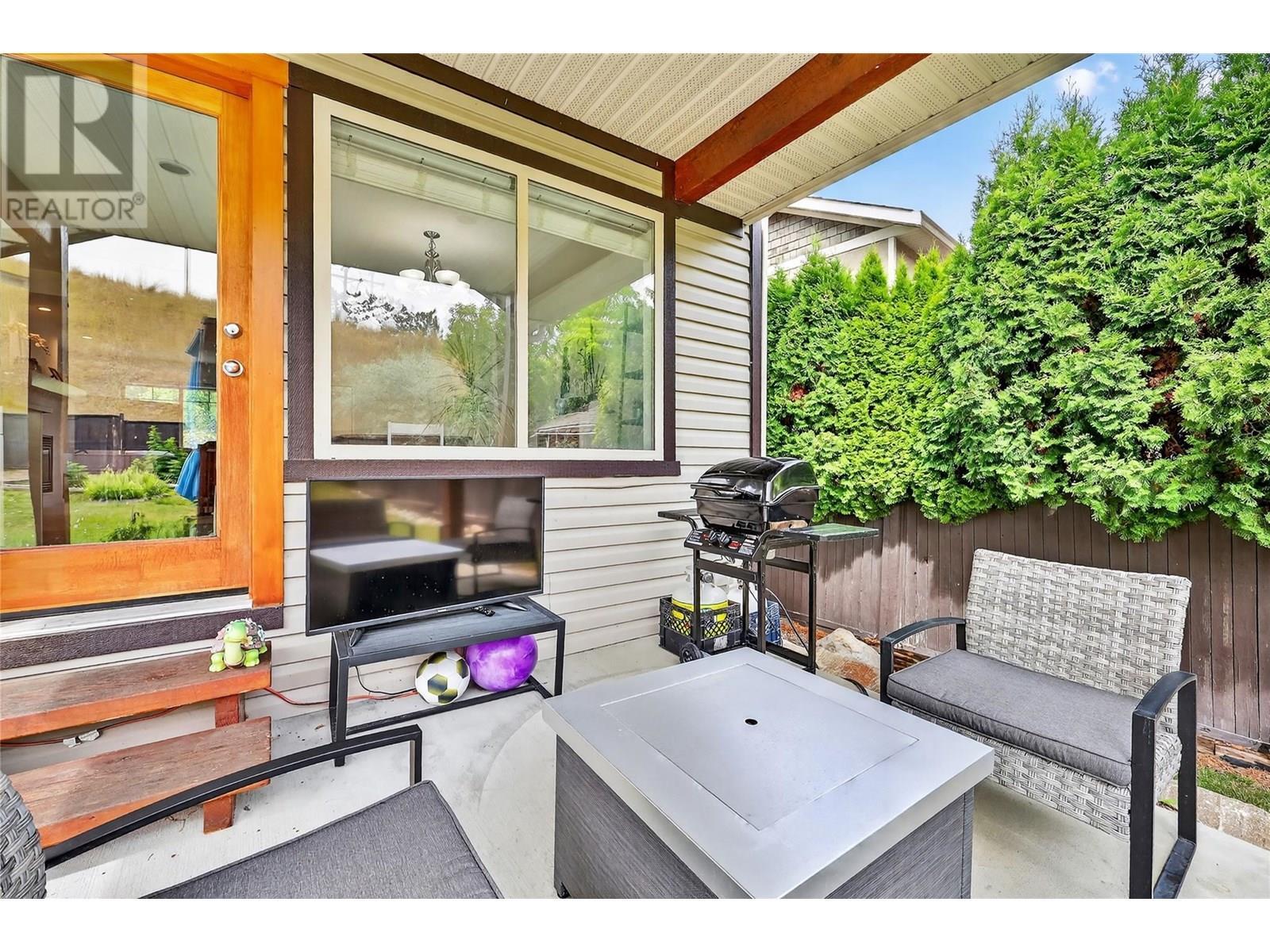 KELOWNA, British Columbia, V1W 4X9, CA, 4 Bedrooms Bedrooms, ,3 BathroomsBathrooms,Residential,For Sale,1898520