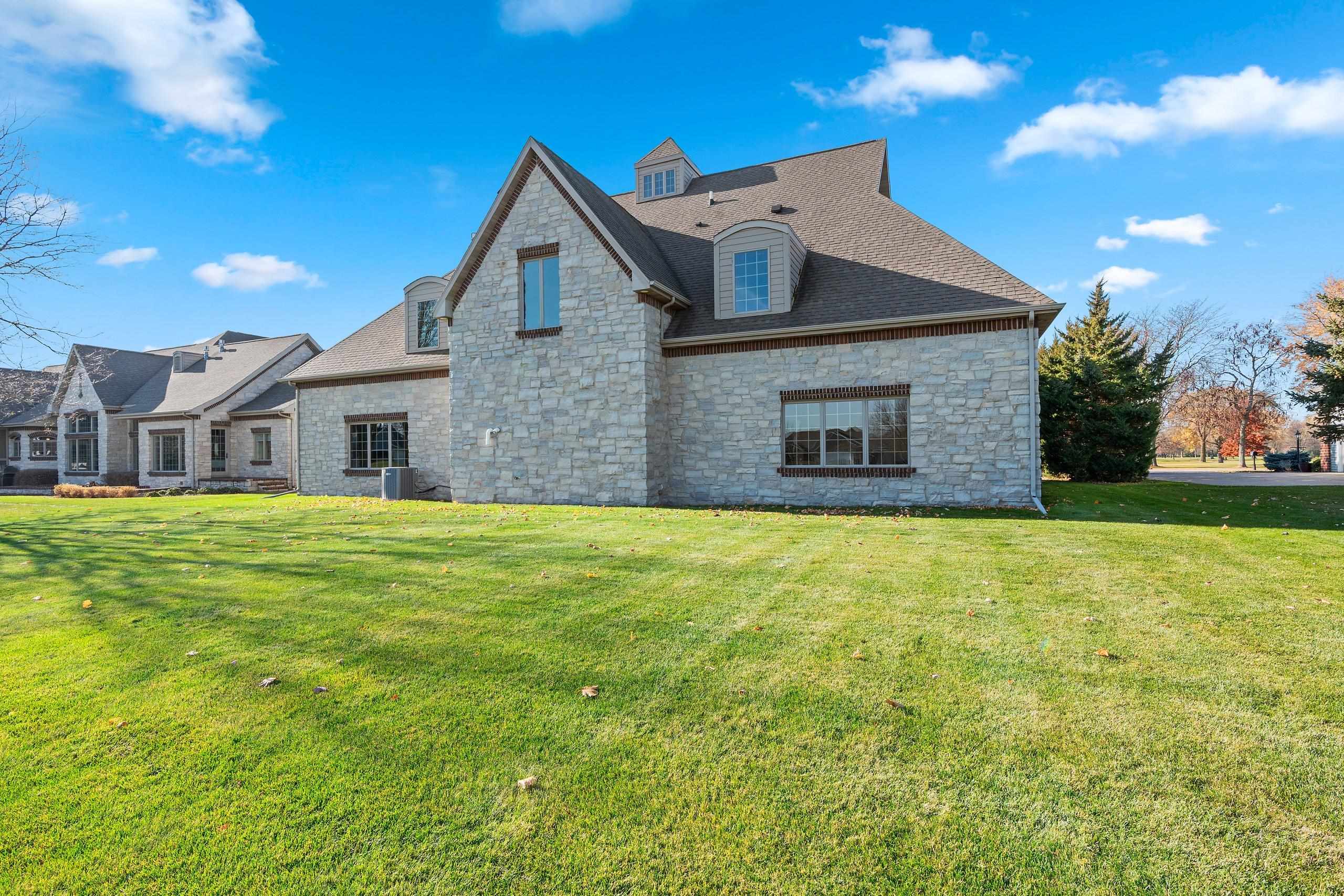 MENASHA, Wisconsin, 54952, United States, 2 Bedrooms Bedrooms, ,3 BathroomsBathrooms,Residential,For Sale,1994567