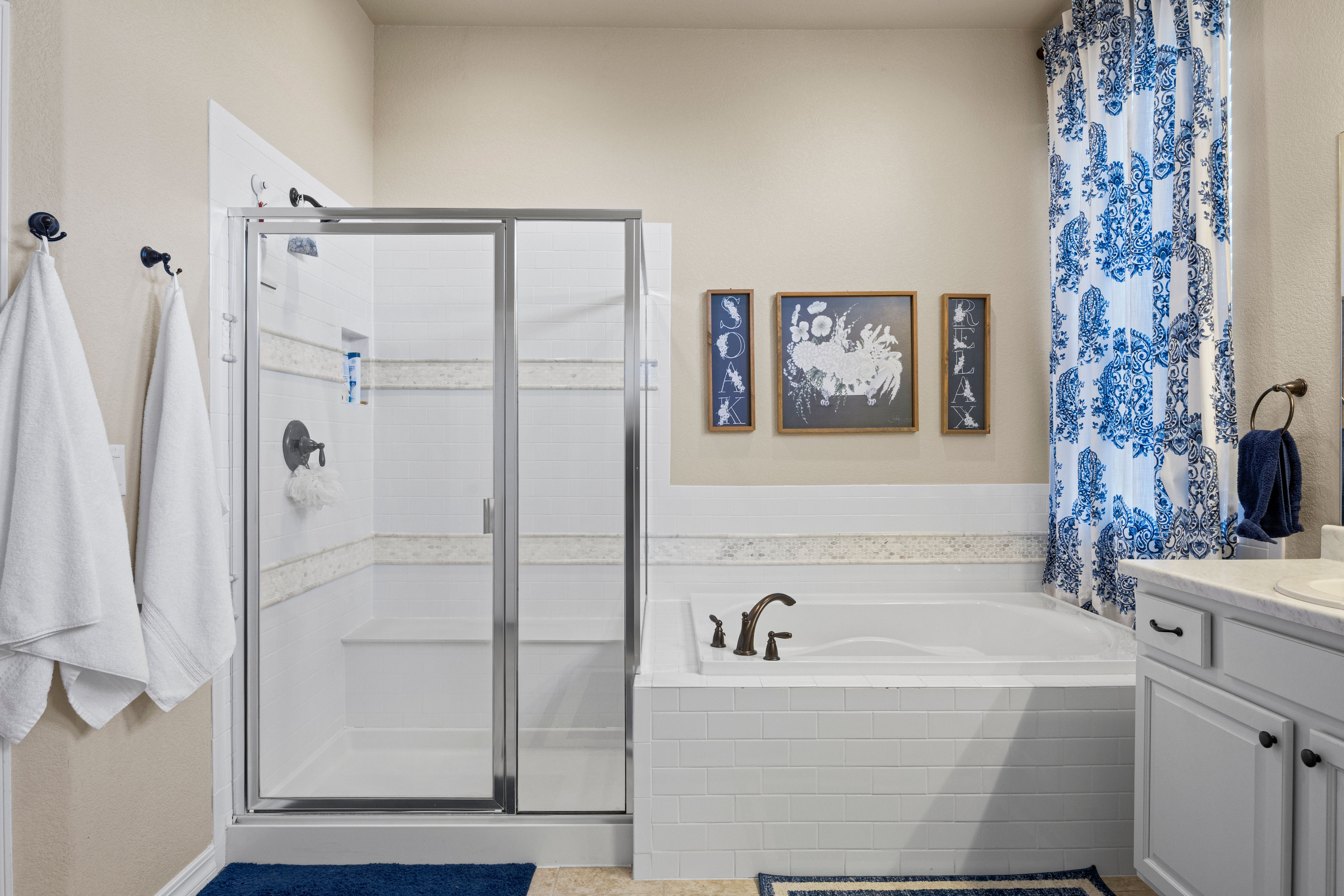  Open, Spacious, Upgraded, Walkout Rancher is Meticulous and with Views - 物件實景