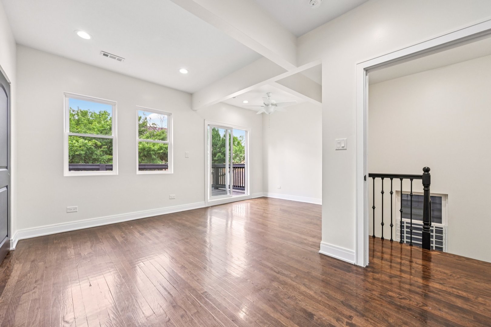 Chicago, Illinois, 60637, United States, 4 Bedrooms Bedrooms, ,4 BathroomsBathrooms,Residential,For Sale,2001250