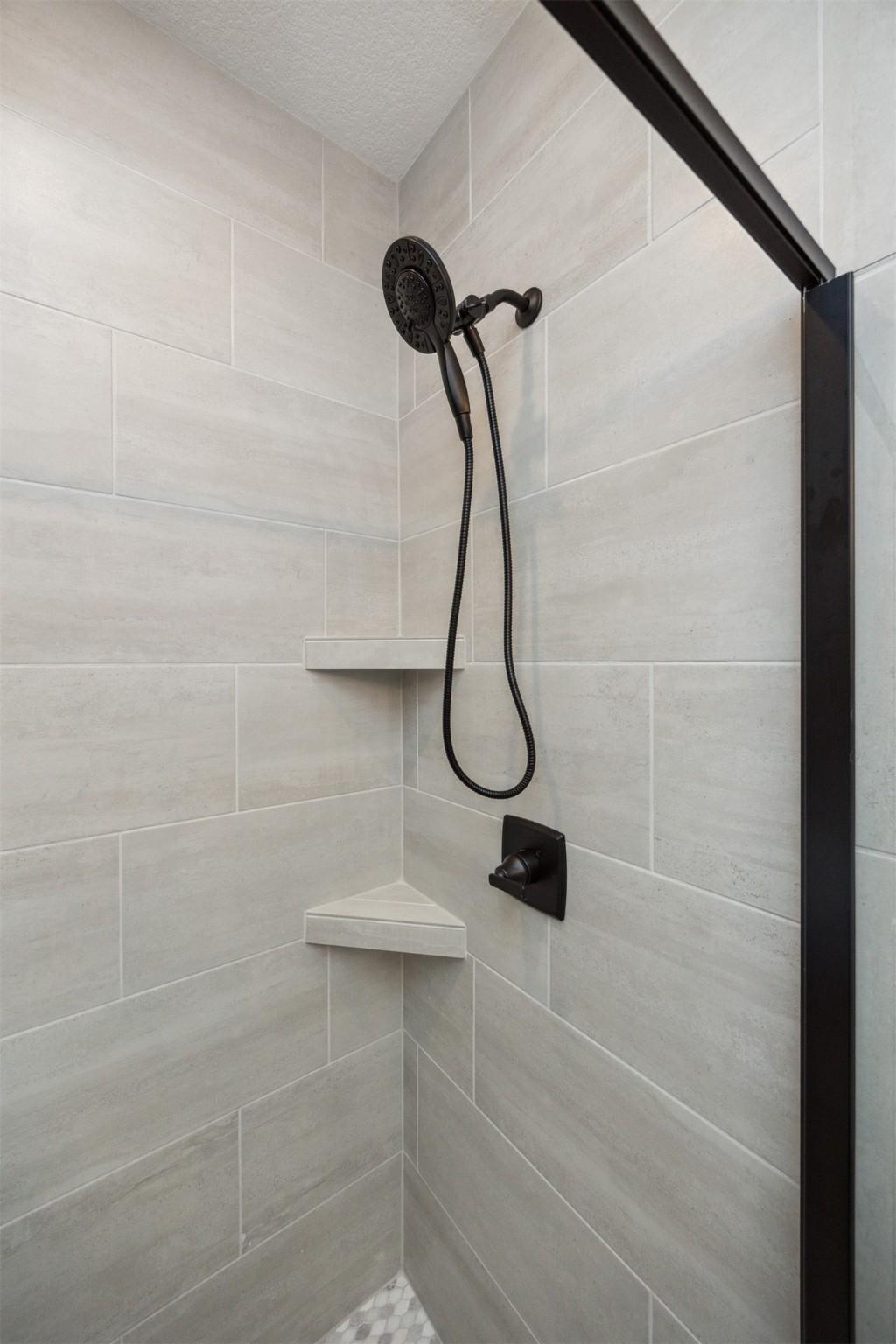 Clive, Iowa, 50325, United States, 4 Bedrooms Bedrooms, ,3 BathroomsBathrooms,Residential,For Sale,1977212