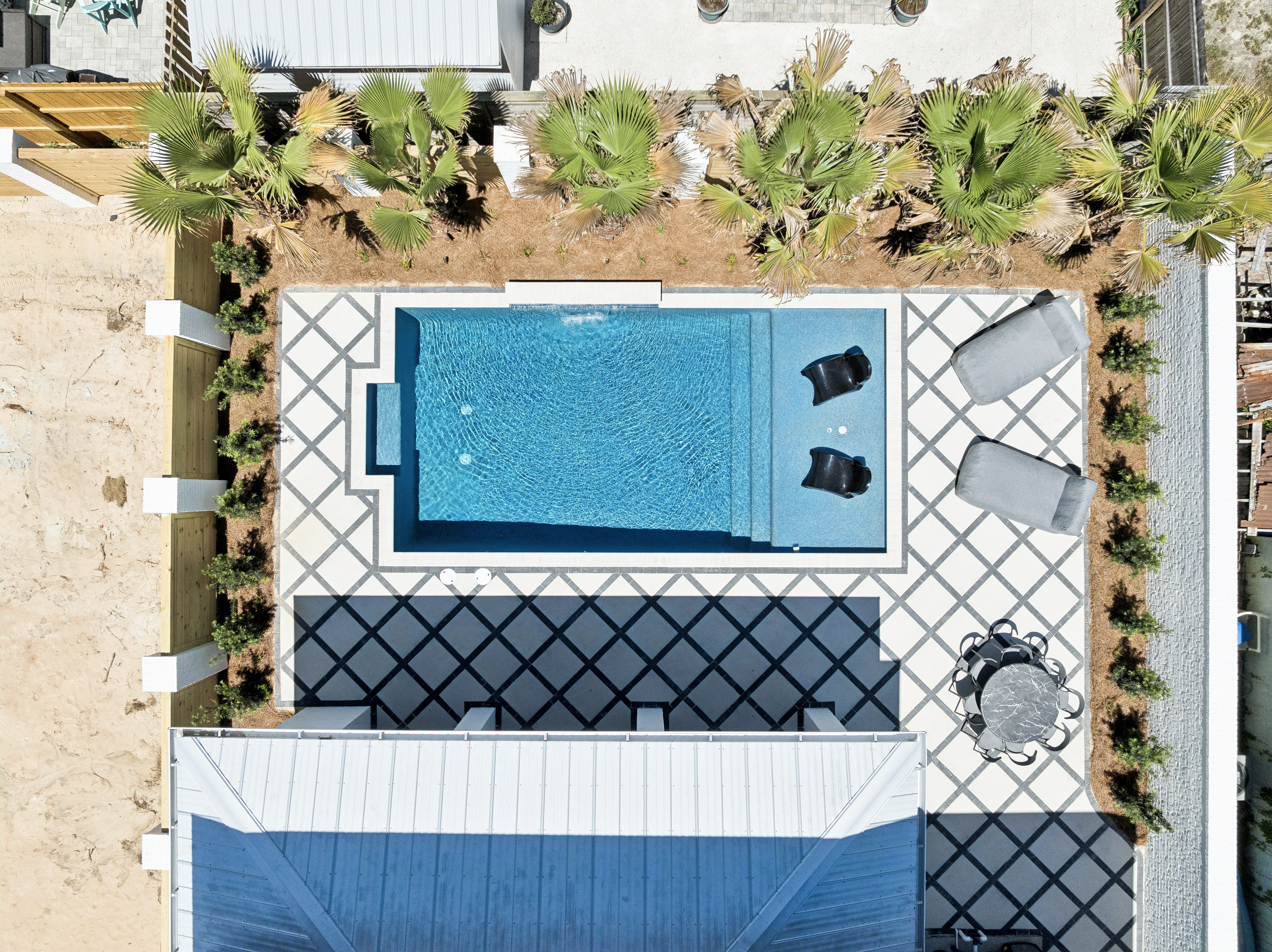  New Construction With Outdoor Oasis A Short Stroll To The Beach - 物件實景