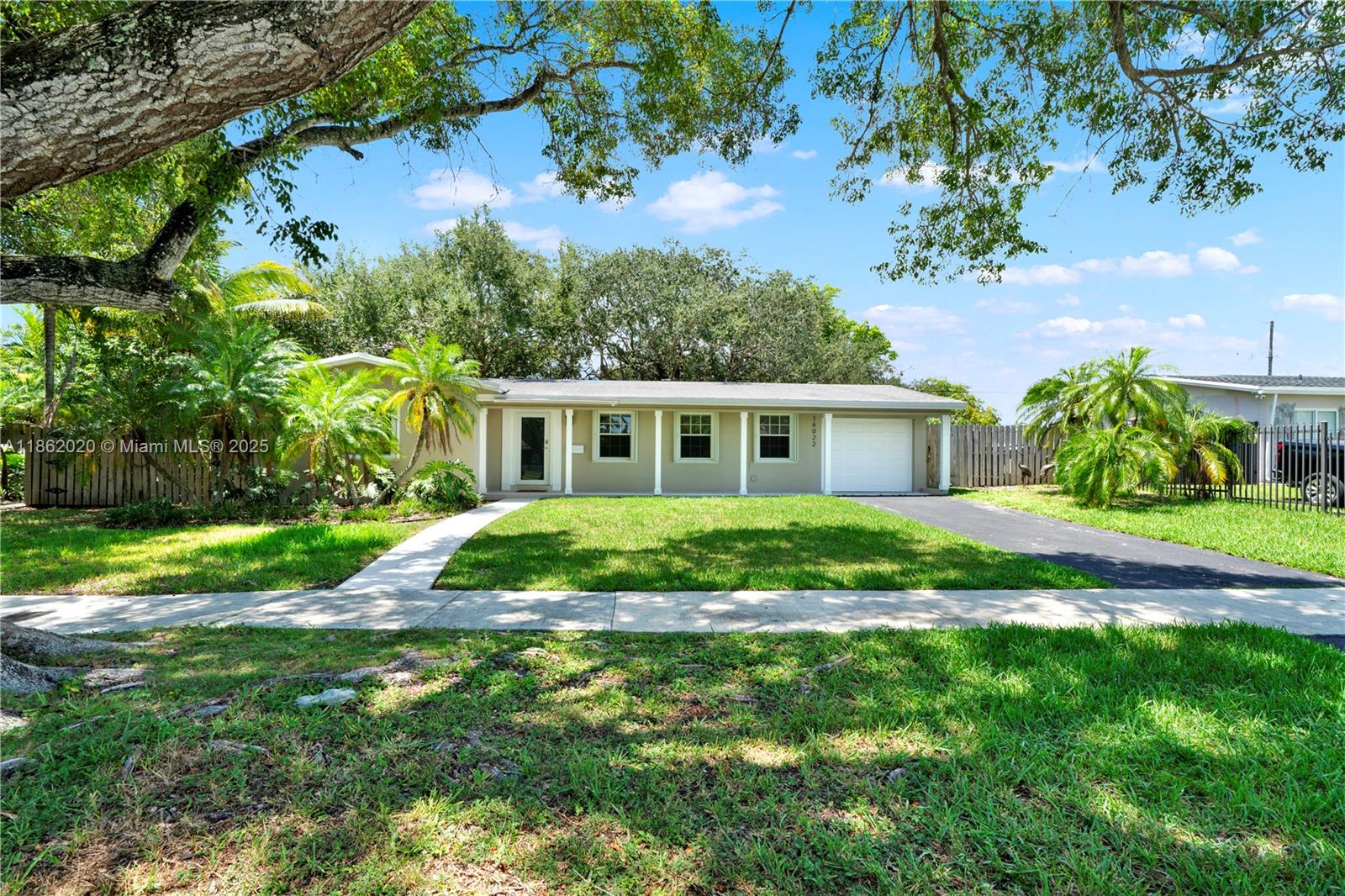 Miami, Florida, 33157, United States, 2 Bedrooms Bedrooms, ,1 BathroomBathrooms,Residential,For Sale,1932105