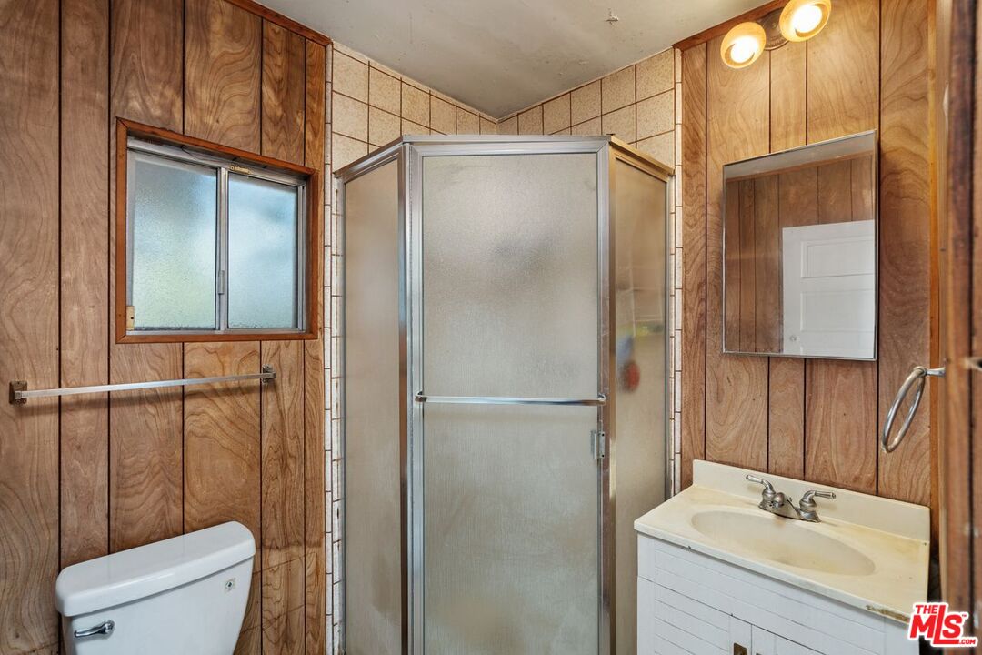 Los Angeles, California, 90043, United States, 3 Bedrooms Bedrooms, ,3 BathroomsBathrooms,Residential,For Sale,1818072