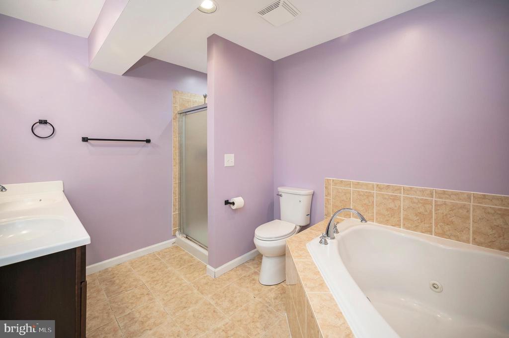Bealeton, Virginia, 22712, United States, 6 Bedrooms Bedrooms, ,4 BathroomsBathrooms,Residential,For Sale,1916093