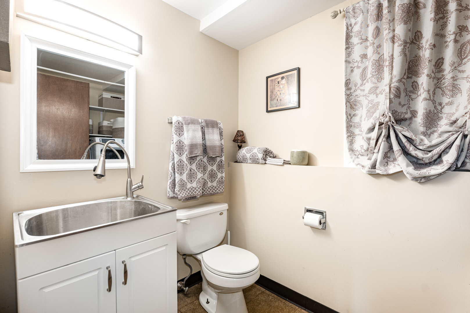 Hoffman Estates, Illinois, 60192, United States, 4 Bedrooms Bedrooms, ,3 BathroomsBathrooms,Residential,For Sale,1961387